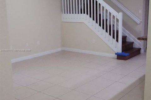 Townhouse in Miami, Florida 4 bedrooms, 174.28 sq.m. № 1997432 - photo 4