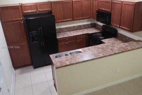 Townhouse in Miami, Florida 4 bedrooms, 174.28 sq.m. № 1997432 - photo 7
