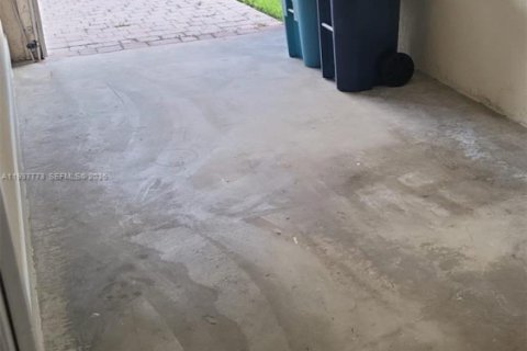 Townhouse in Miami, Florida 4 bedrooms, 174.28 sq.m. № 1997432 - photo 17