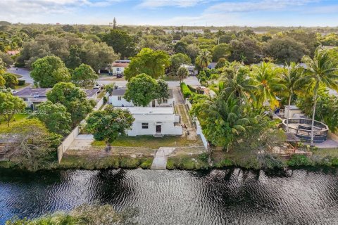 Villa ou maison à vendre à Miami, Floride: 5 chambres, 123.1 m2 № 2080872 - photo 2