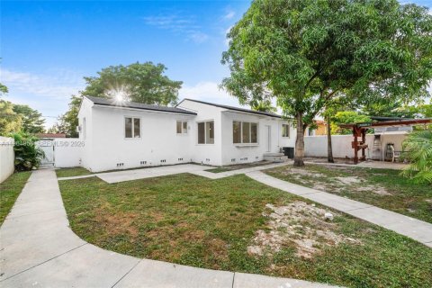 Villa ou maison à vendre à Miami, Floride: 5 chambres, 123.1 m2 № 2080872 - photo 27