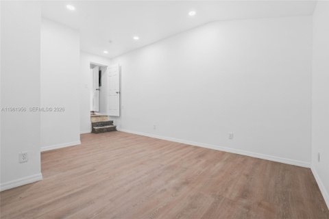 Villa ou maison à vendre à Miami, Floride: 5 chambres, 123.1 m2 № 2080872 - photo 19