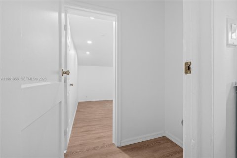 Villa ou maison à vendre à Miami, Floride: 5 chambres, 123.1 m2 № 2080872 - photo 16