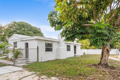 Villa ou maison à vendre à Miami, Floride: 5 chambres, 123.1 m2 № 2080872 - photo 30
