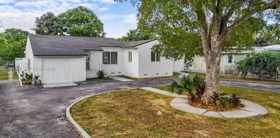 Villa ou maison à Miami, Floride 5 chambres, 123.1 m2 № 2080872