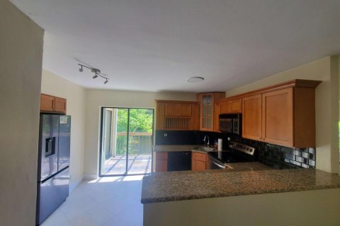 Condo in Plantation, Florida, 3 bedrooms № 2184520 - photo 3