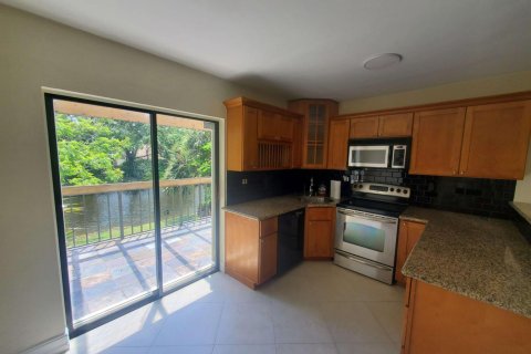 Condo in Plantation, Florida, 3 bedrooms № 2184520 - photo 4