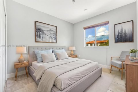 Townhouse in Miami Lakes, Florida 3 bedrooms, 187.2 sq.m. № 2044521 - photo 25