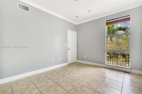 Townhouse in Miami Lakes, Florida 3 bedrooms, 187.2 sq.m. № 2044521 - photo 21