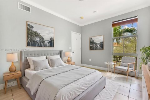 Townhouse in Miami Lakes, Florida 3 bedrooms, 187.2 sq.m. № 2044521 - photo 22