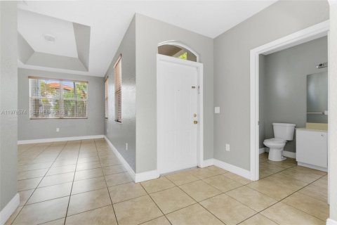 Townhouse in Miami Lakes, Florida 3 bedrooms, 187.2 sq.m. № 2044521 - photo 18