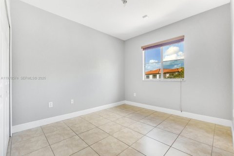 Townhouse in Miami Lakes, Florida 3 bedrooms, 187.2 sq.m. № 2044521 - photo 24