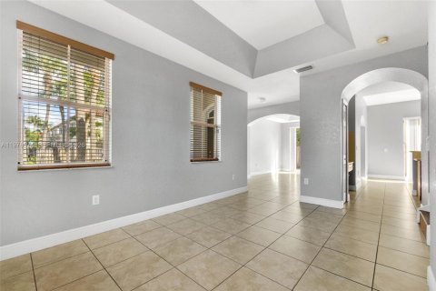 Townhouse in Miami Lakes, Florida 3 bedrooms, 187.2 sq.m. № 2044521 - photo 15