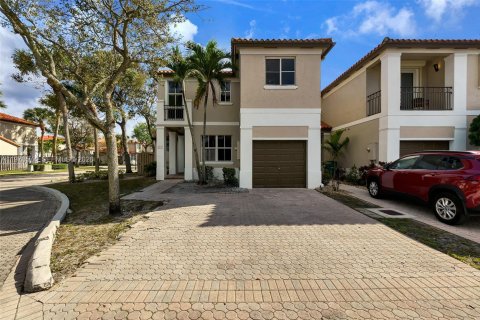 Townhouse in Miami Lakes, Florida 3 bedrooms, 187.2 sq.m. № 2044521