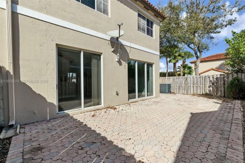 Townhouse in Miami Lakes, Florida 3 bedrooms, 187.2 sq.m. № 2044521 - photo 30
