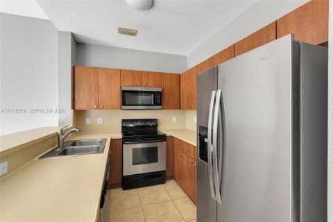 Townhouse in Miami Lakes, Florida 3 bedrooms, 187.2 sq.m. № 2044521 - photo 4