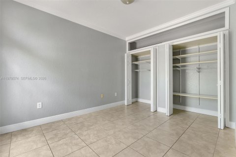 Townhouse in Miami Lakes, Florida 3 bedrooms, 187.2 sq.m. № 2044521 - photo 23