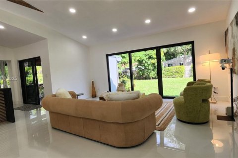 Снять в аренду виллу или дом в Майами-Шорс, Флорида 3 спальни, 104.42м2, № 1955250 - фото 4