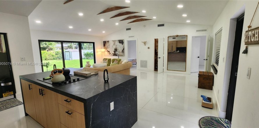 Дом в Майами-Шорс, Флорида 3 спальни, 104.42м2 № 1955250