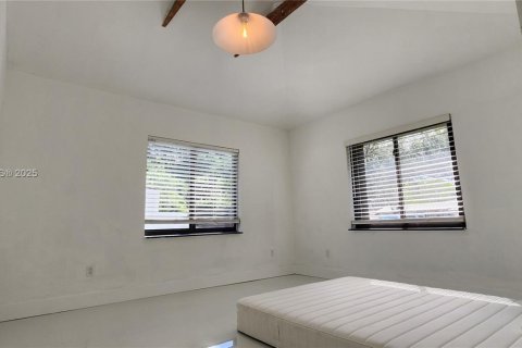 Снять в аренду виллу или дом в Майами-Шорс, Флорида 3 спальни, 104.42м2, № 1955250 - фото 13