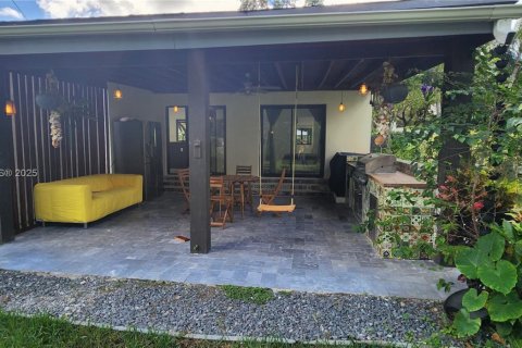 Снять в аренду виллу или дом в Майами-Шорс, Флорида 3 спальни, 104.42м2, № 1955250 - фото 8