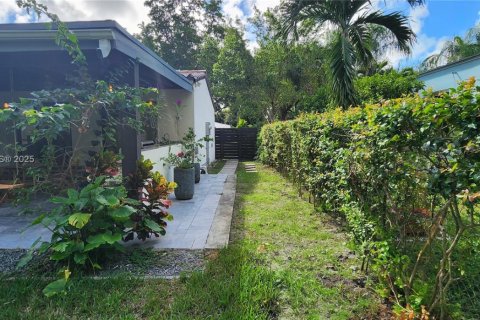 Снять в аренду виллу или дом в Майами-Шорс, Флорида 3 спальни, 104.42м2, № 1955250 - фото 6