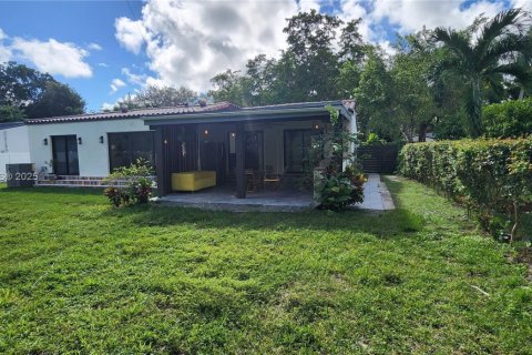 Снять в аренду виллу или дом в Майами-Шорс, Флорида 3 спальни, 104.42м2, № 1955250 - фото 5