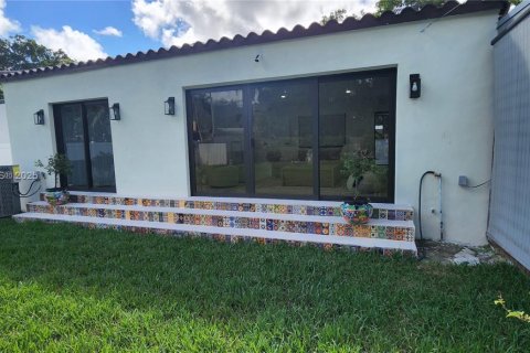 Снять в аренду виллу или дом в Майами-Шорс, Флорида 3 спальни, 104.42м2, № 1955250 - фото 9