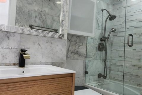 Снять в аренду виллу или дом в Майами-Шорс, Флорида 3 спальни, 104.42м2, № 1955250 - фото 10