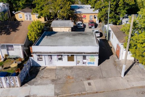 Propiedad comercial en venta en Miami, Florida № 2011336 - foto 15