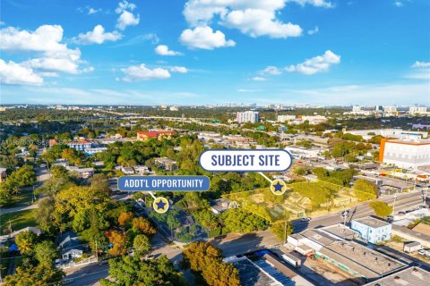 Propiedad comercial en venta en Miami, Florida № 2011336 - foto 5