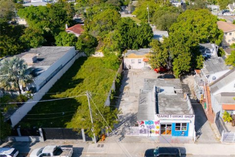 Propiedad comercial en venta en Miami, Florida № 2011336 - foto 17