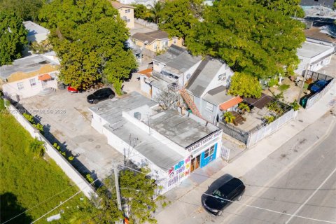 Propiedad comercial en venta en Miami, Florida № 2011336 - foto 18