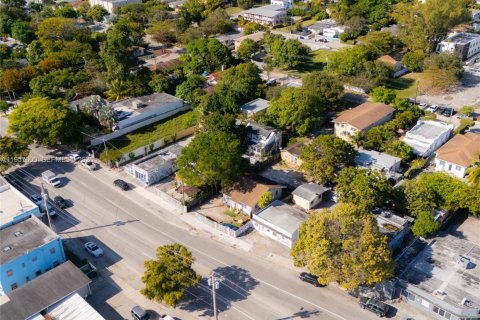 Propiedad comercial en venta en Miami, Florida № 2011336 - foto 13