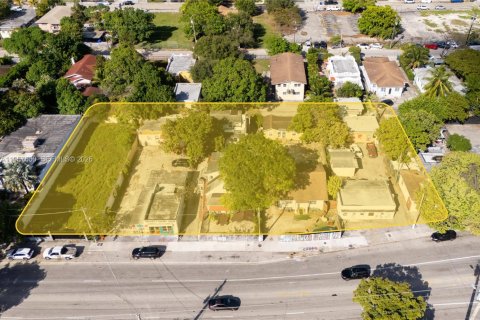 Propiedad comercial en venta en Miami, Florida № 2011336 - foto 11