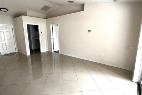 Villa ou maison à louer à Spring Hill, Floride: 3 chambres, 130.71 m2 № 2107508 - photo 3
