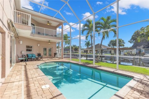 House in Palm Harbor, Florida 5 bedrooms, 304.72 sq.m. № 1403553 - photo 2