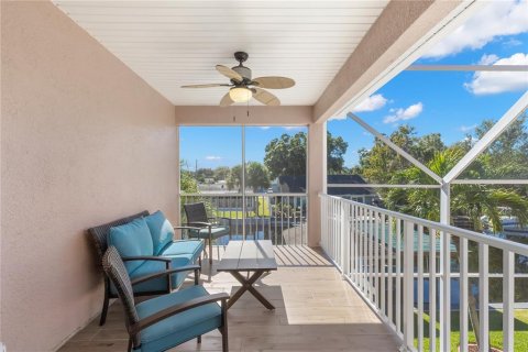 House in Palm Harbor, Florida 5 bedrooms, 304.72 sq.m. № 1403553 - photo 16