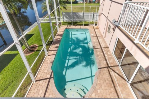 House in Palm Harbor, Florida 5 bedrooms, 304.72 sq.m. № 1403553 - photo 17