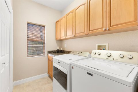 House in Palm Harbor, Florida 5 bedrooms, 304.72 sq.m. № 1403553 - photo 15