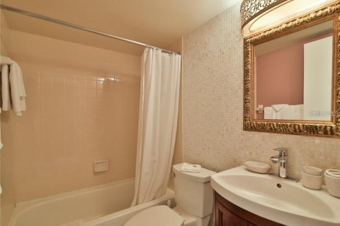 Condominio en alquiler en Bradenton, Florida, 2 dormitorios, 95.13 m2 № 213467 - foto 17