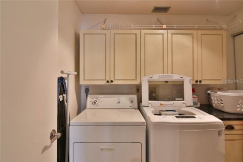 Condominio en alquiler en Bradenton, Florida, 2 dormitorios, 95.13 m2 № 213467 - foto 18