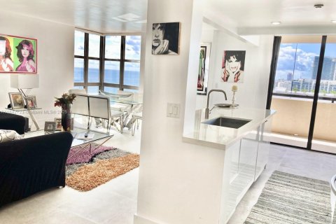 Copropriété à louer à Miami Beach, Floride: 1 chambre, 74.14 m2 № 1939816 - photo 2