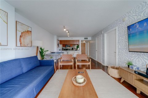 Condo in Miami, Florida, 1 bedroom  № 2392845 - photo 16