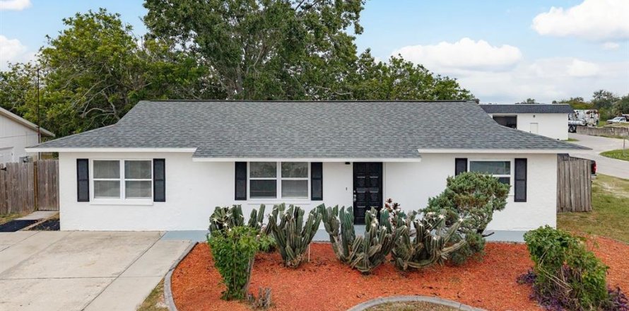 House in Holiday, Florida 3 bedrooms, 107.02 sq.m. № 1919573