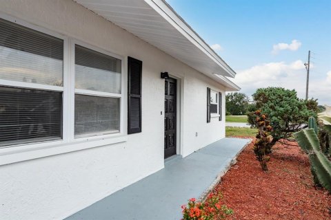 House in Holiday, Florida 3 bedrooms, 107.02 sq.m. № 1919573 - photo 2