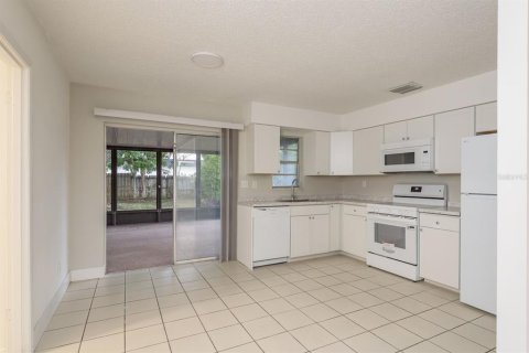 House in Holiday, Florida 3 bedrooms, 107.02 sq.m. № 1919573 - photo 5