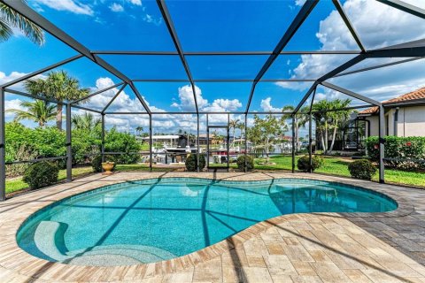 House in Punta Gorda, Florida 3 bedrooms, 201.6 sq.m. № 1615283 - photo 12