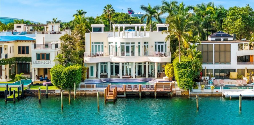 House in Miami Beach, Florida 6 bedrooms, 848.29 sq.m. № 1454655