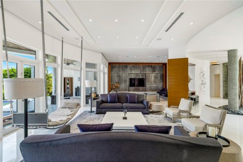 House in Miami Beach, Florida 6 bedrooms, 848.29 sq.m. № 1454655 - photo 6